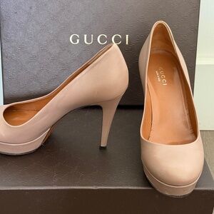 “Winter Rose” Gucci leather platform pump in box 35.5
